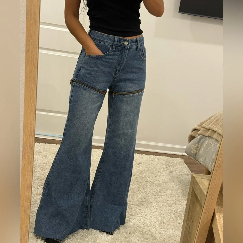 Chic Denim Flare Jeans - Picture 1 of 5